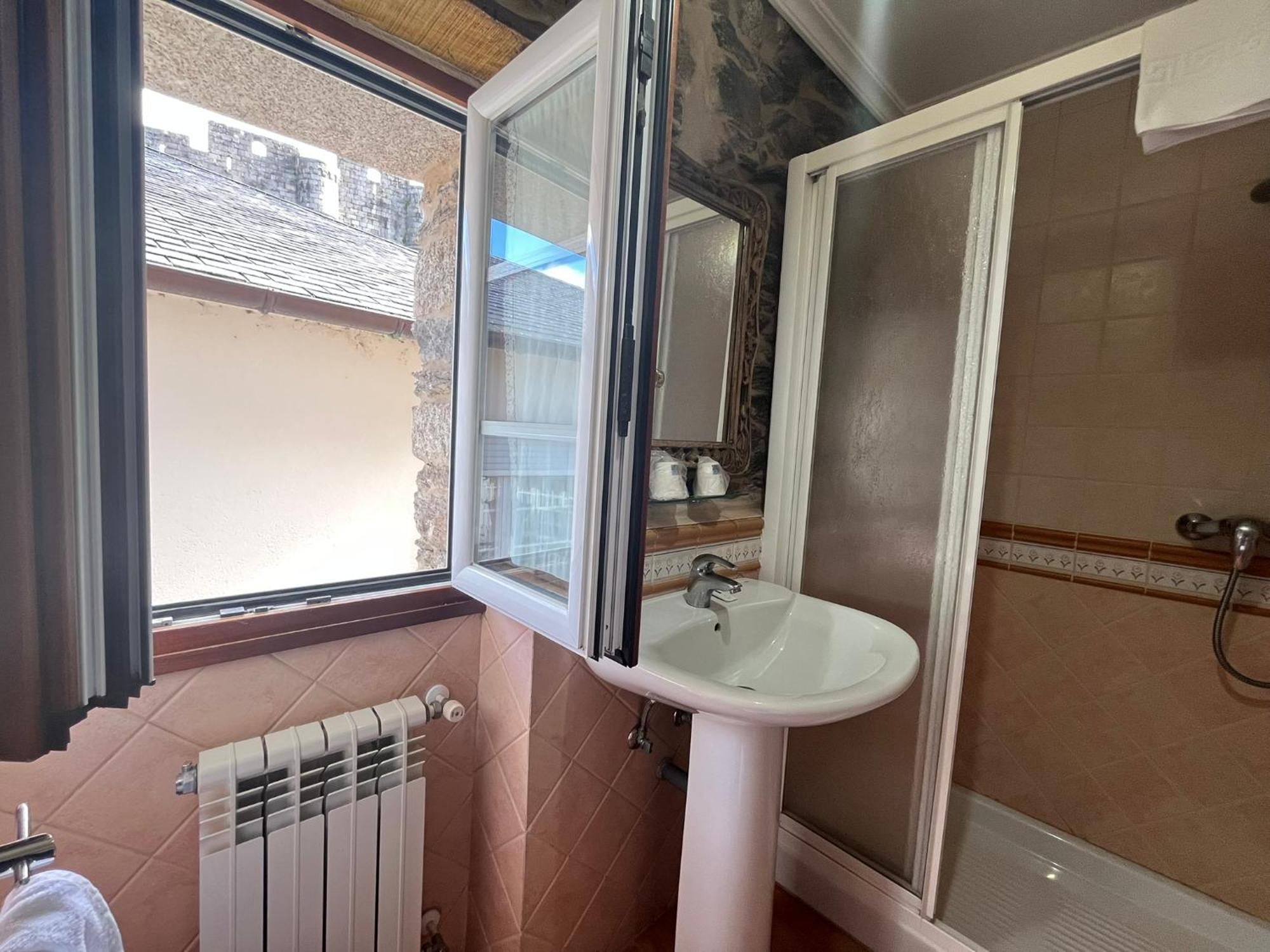 קסטרו קלדלאס Hotel Caldelas Sacra-Pension Rustica 3 Estrellas מראה חיצוני תמונה